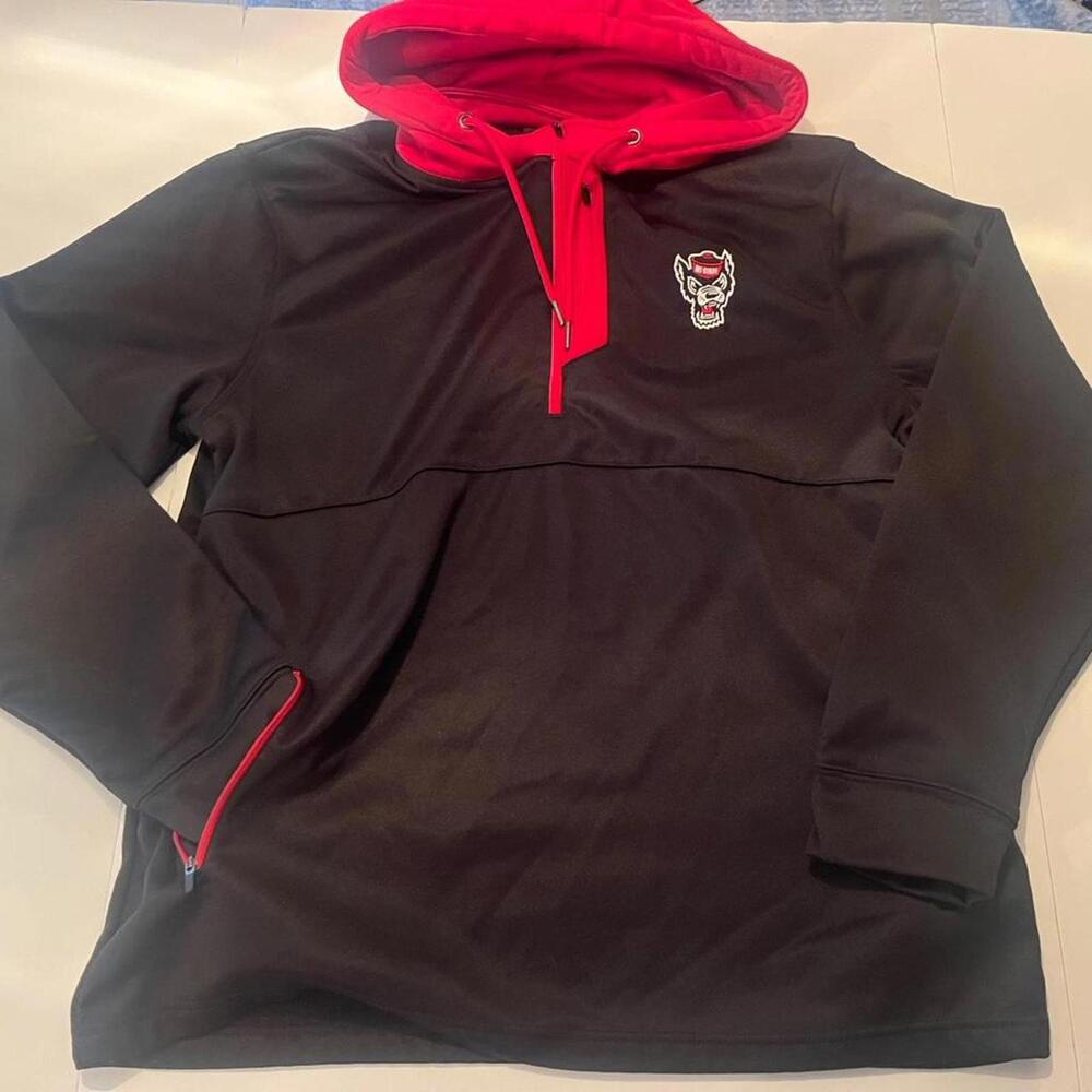 North Carolina (NC) State, Hoodie Sweatshirt Half Zipped. By Colosseum, Sized XL